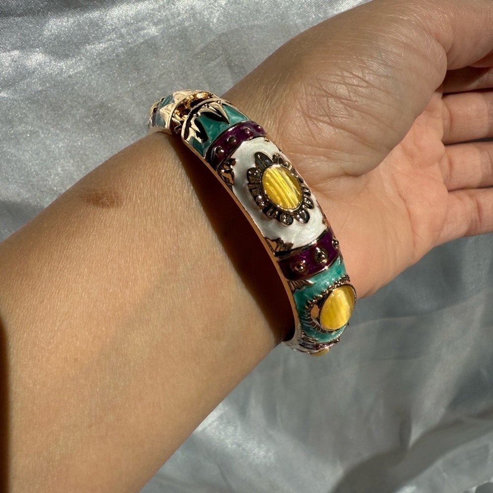 🌿 one Vintage Enamel Bangle – Boho Chic Statement Bracelet